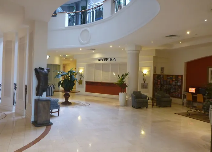 Broadbeach Holiday ApartmentsSpa Hotel